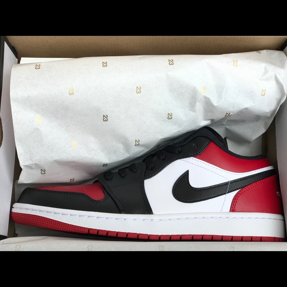 Air Jordan Retro 1 ‘Bred Toe’ Low (2021) - Picture 2 of 15